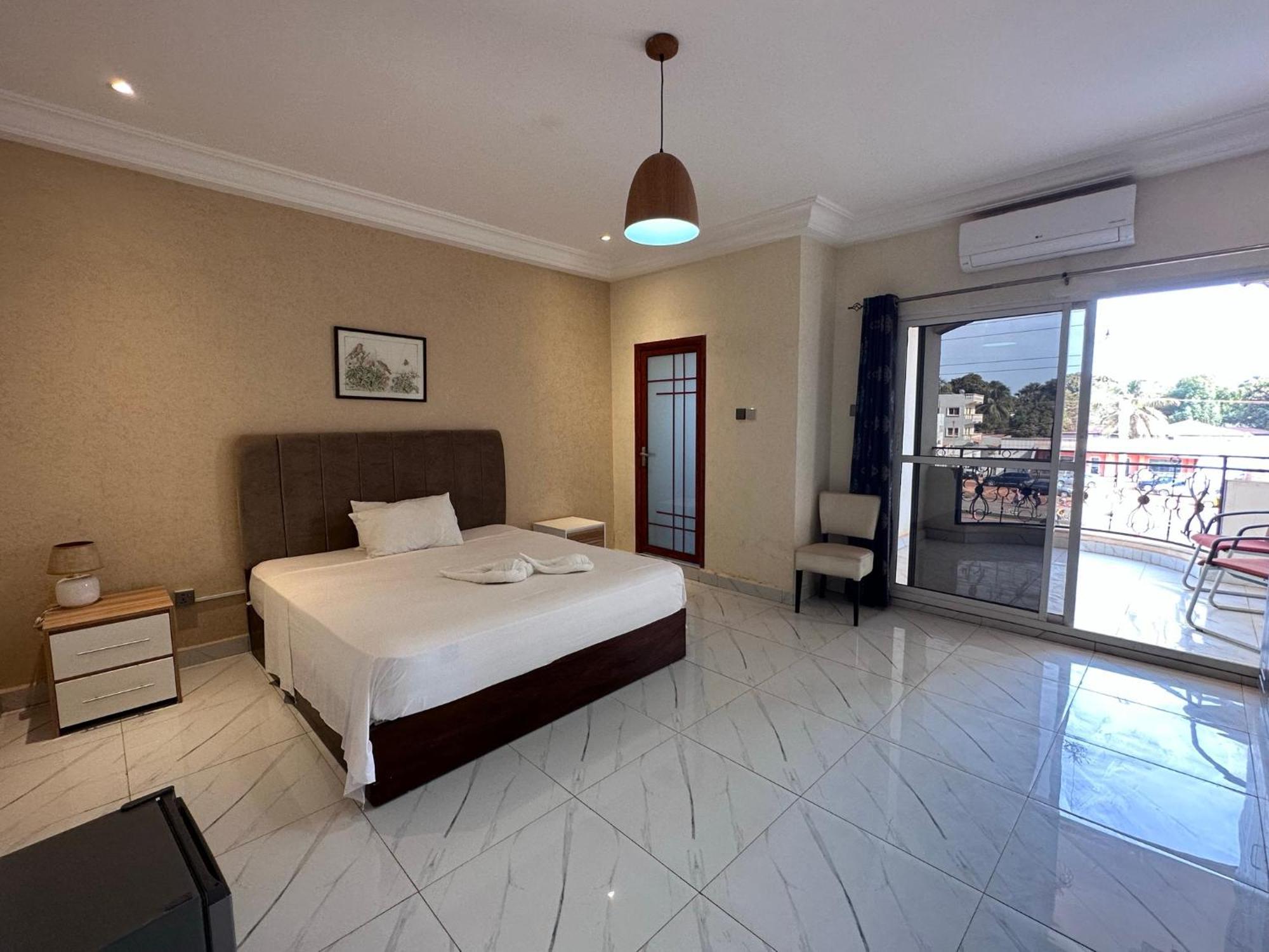 קולולי Apartments Plaza Hotel מראה חיצוני תמונה