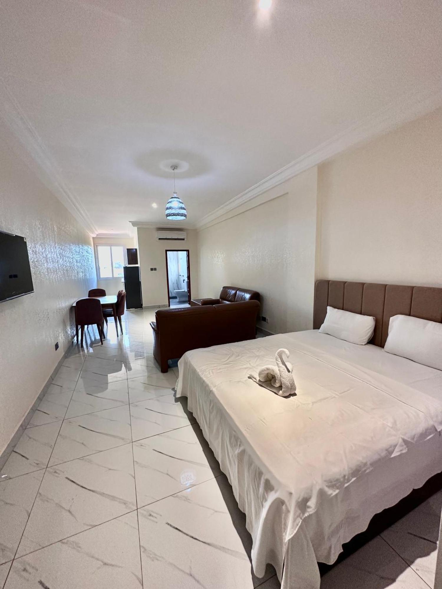 קולולי Apartments Plaza Hotel מראה חיצוני תמונה