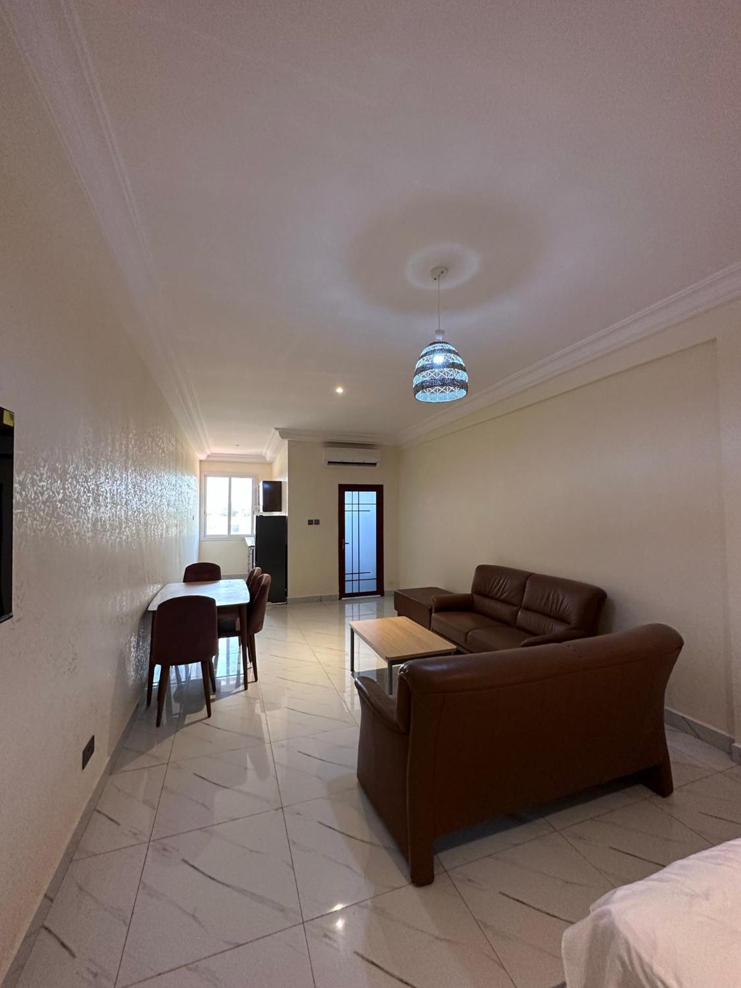 קולולי Apartments Plaza Hotel מראה חיצוני תמונה