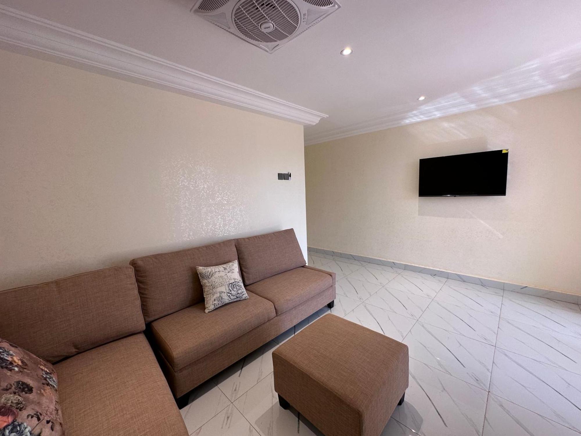קולולי Apartments Plaza Hotel מראה חיצוני תמונה