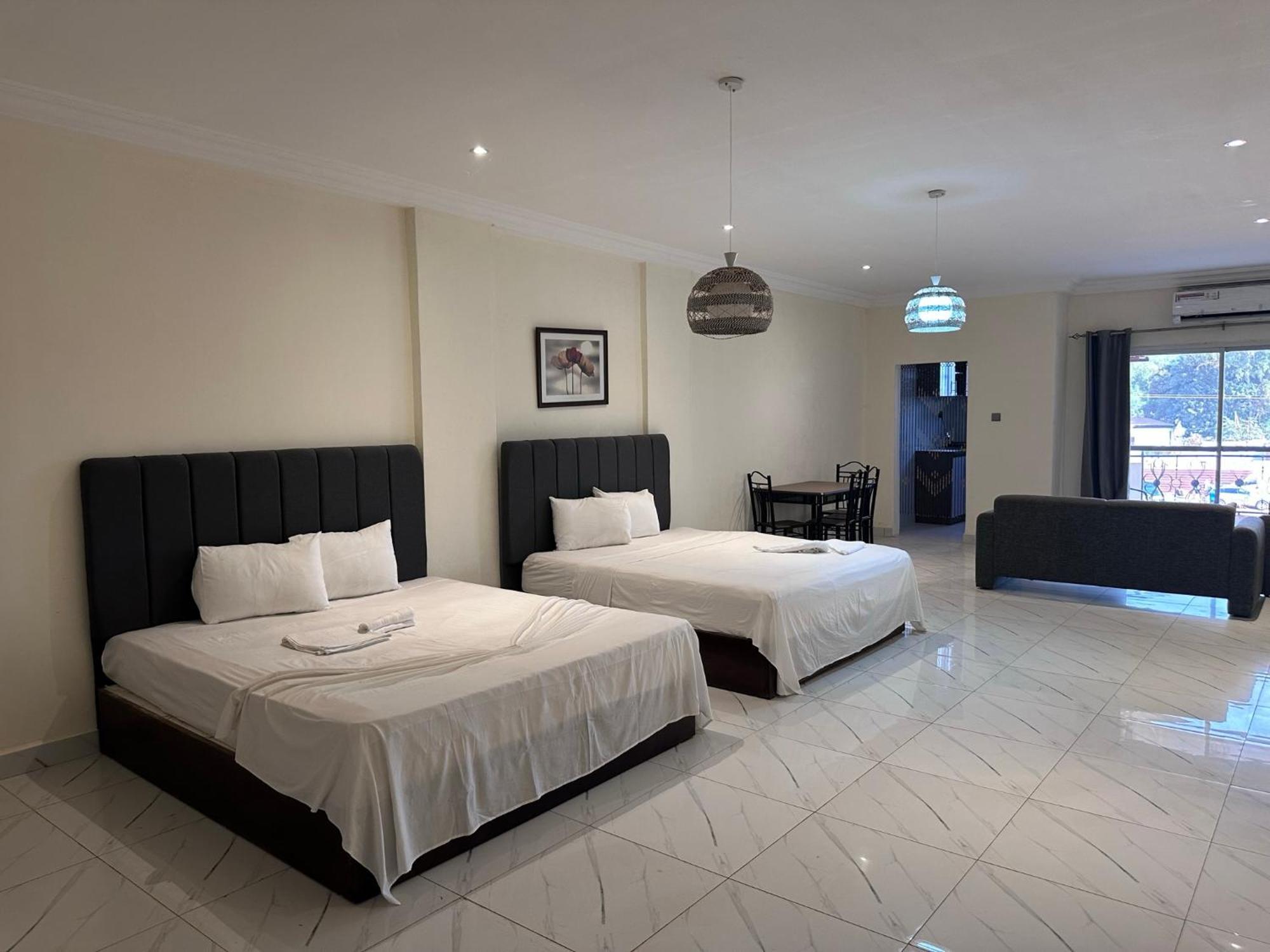 קולולי Apartments Plaza Hotel מראה חיצוני תמונה