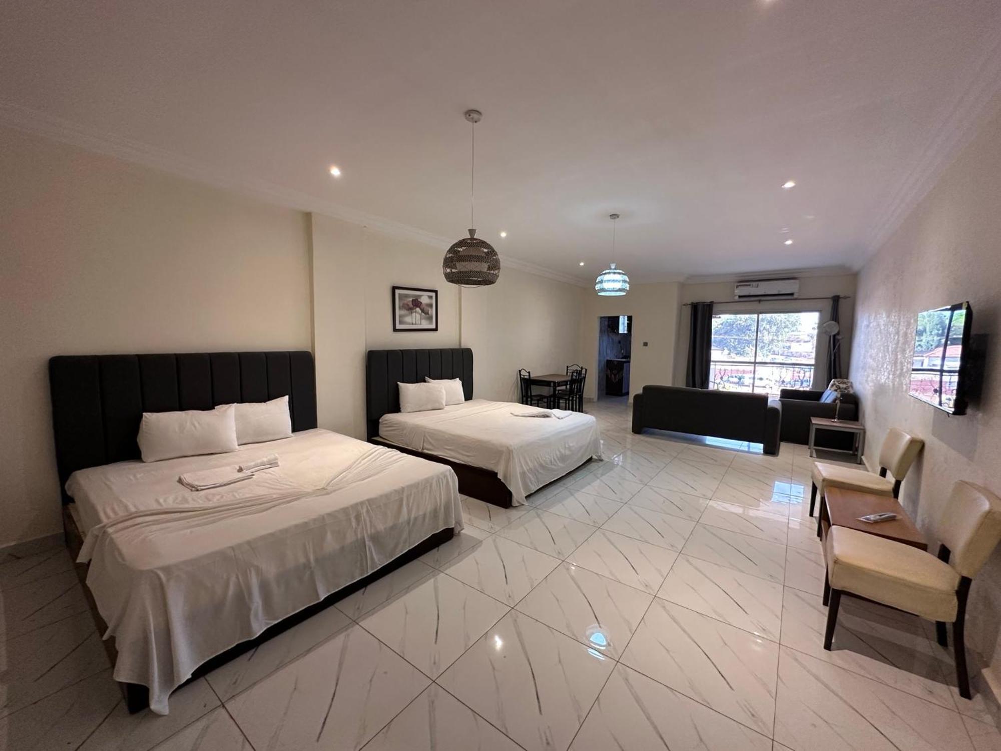 קולולי Apartments Plaza Hotel מראה חיצוני תמונה
