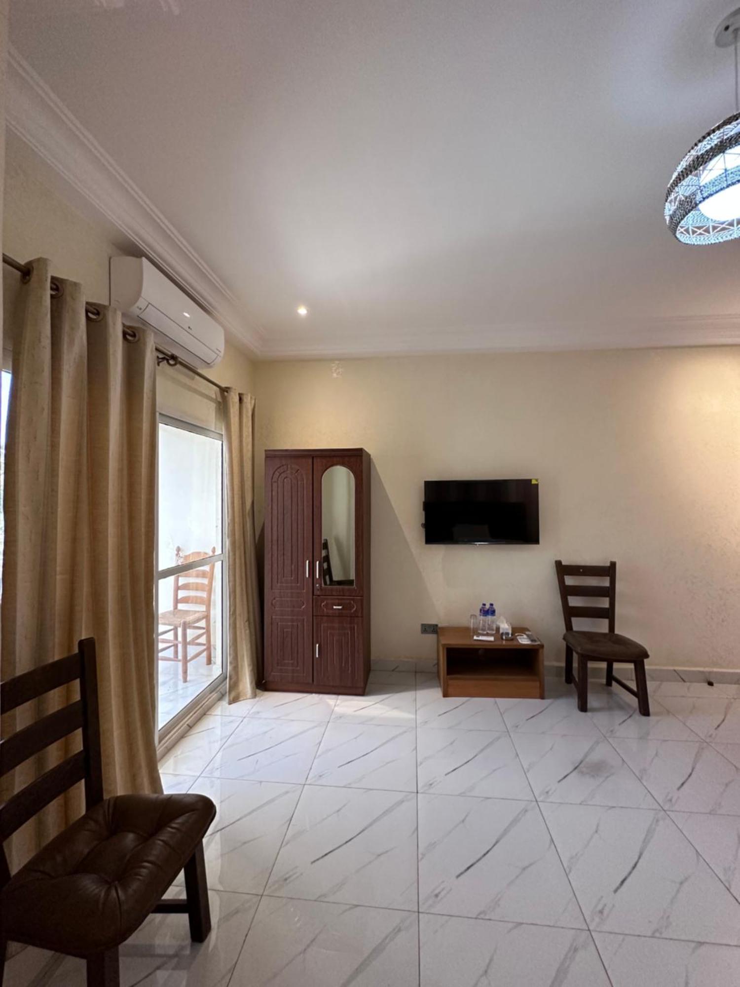 קולולי Apartments Plaza Hotel מראה חיצוני תמונה