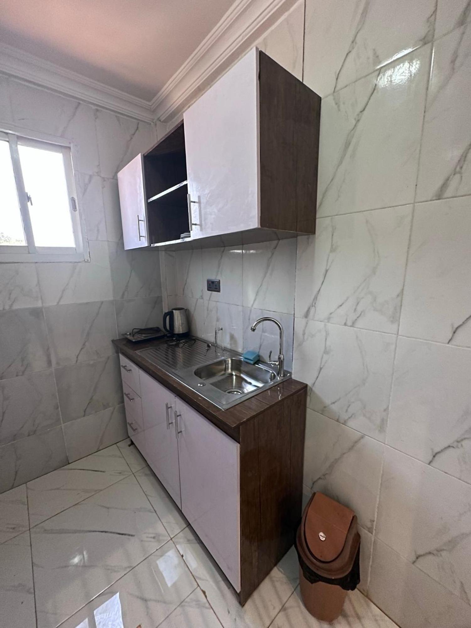 קולולי Apartments Plaza Hotel מראה חיצוני תמונה