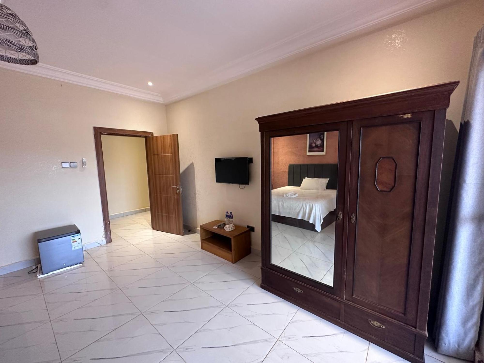 קולולי Apartments Plaza Hotel מראה חיצוני תמונה