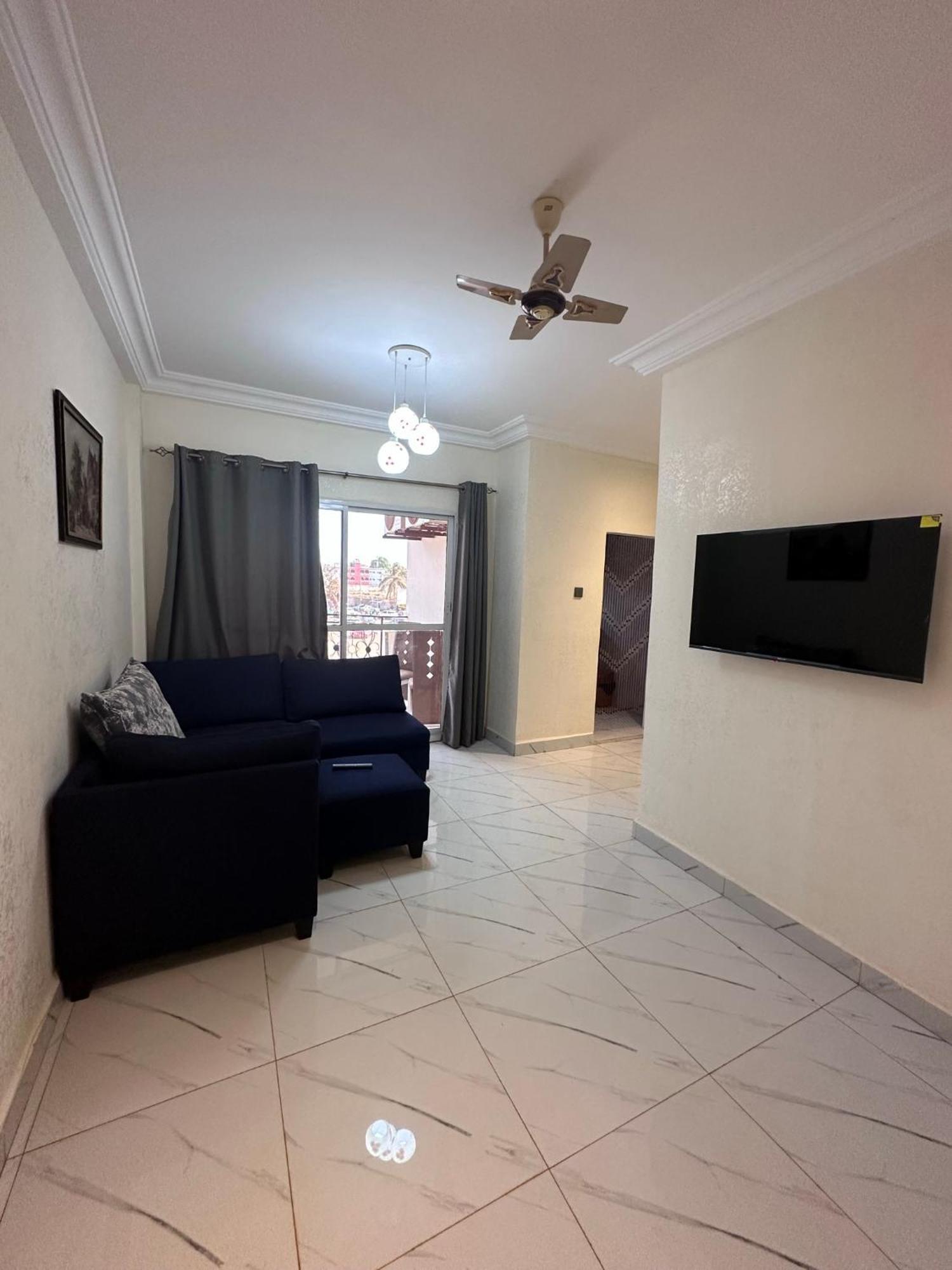 קולולי Apartments Plaza Hotel מראה חיצוני תמונה