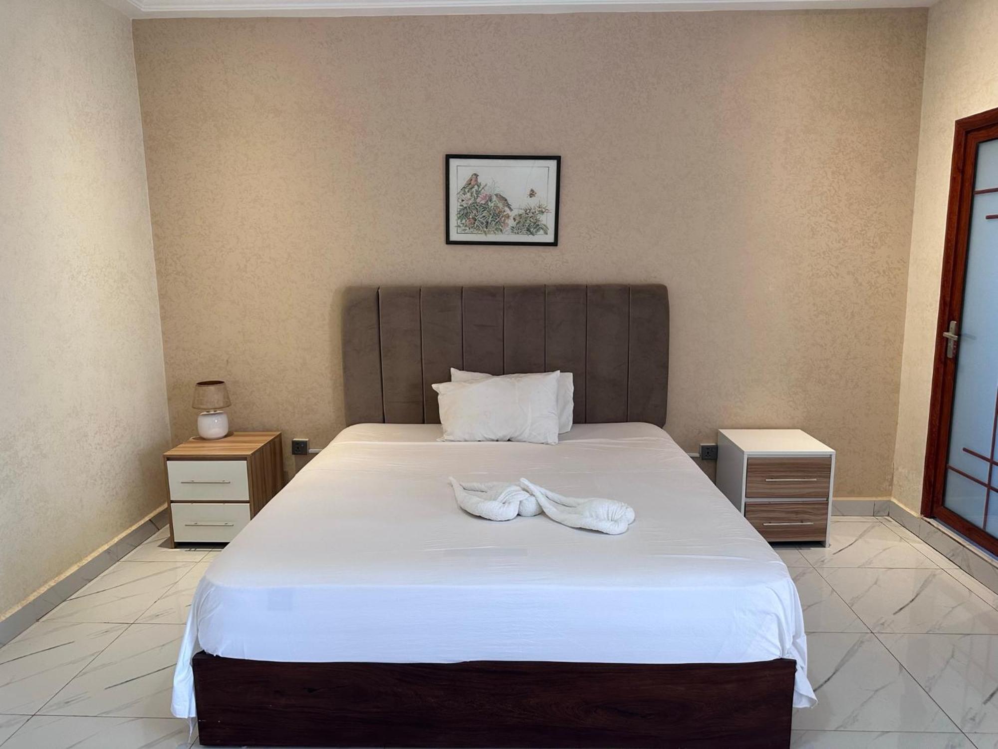 קולולי Apartments Plaza Hotel מראה חיצוני תמונה