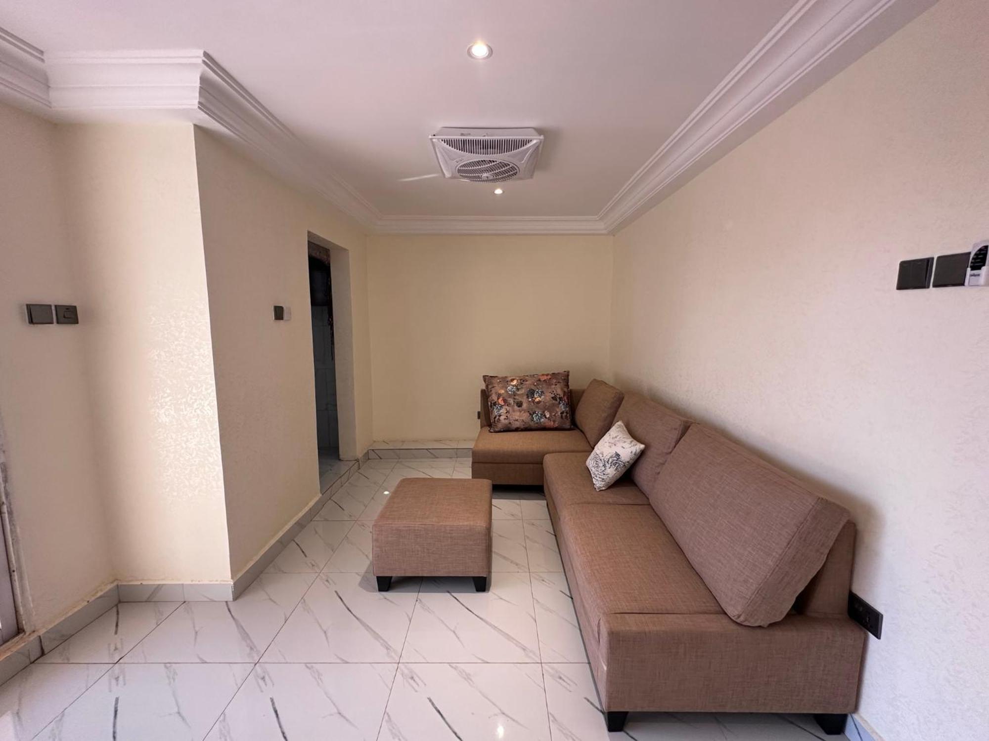 קולולי Apartments Plaza Hotel מראה חיצוני תמונה