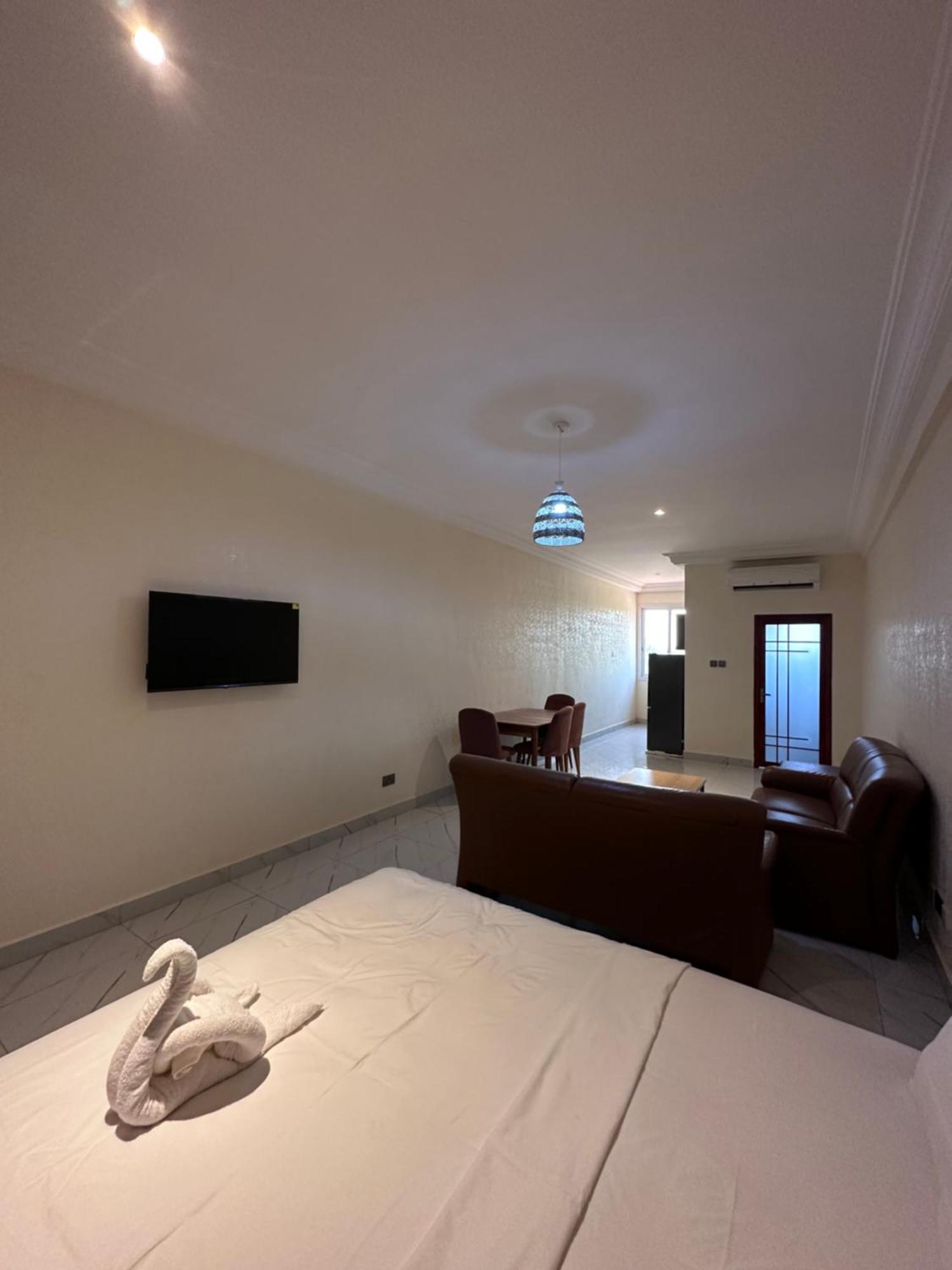 קולולי Apartments Plaza Hotel מראה חיצוני תמונה
